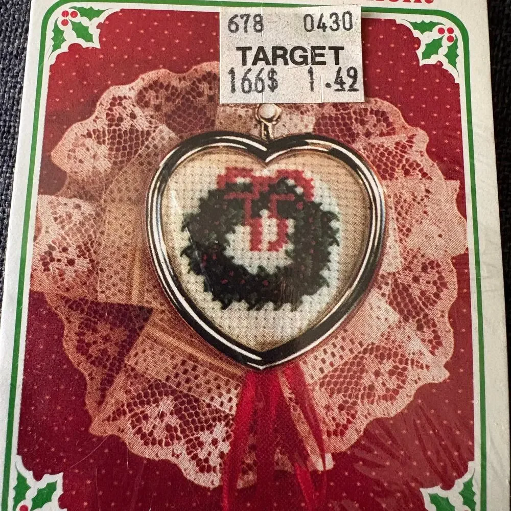 Christmas Wreath Christmas Ornament Vintage Counted Cross Stitch Kit New Berlin